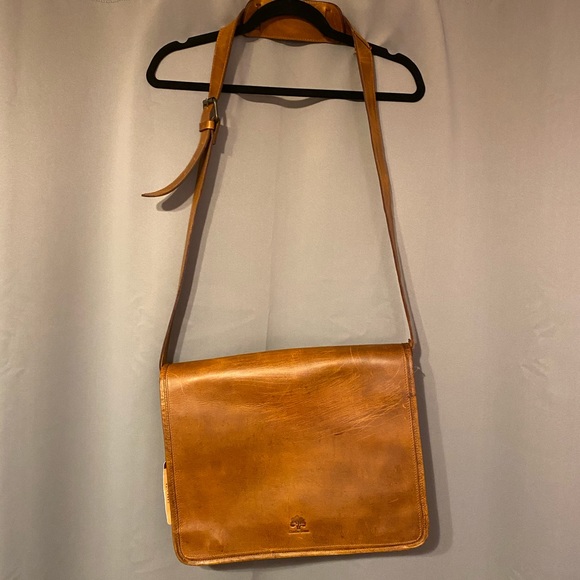 Rustic Town Other - Rustic Town 15” Leather Messenger Crossbody Bag